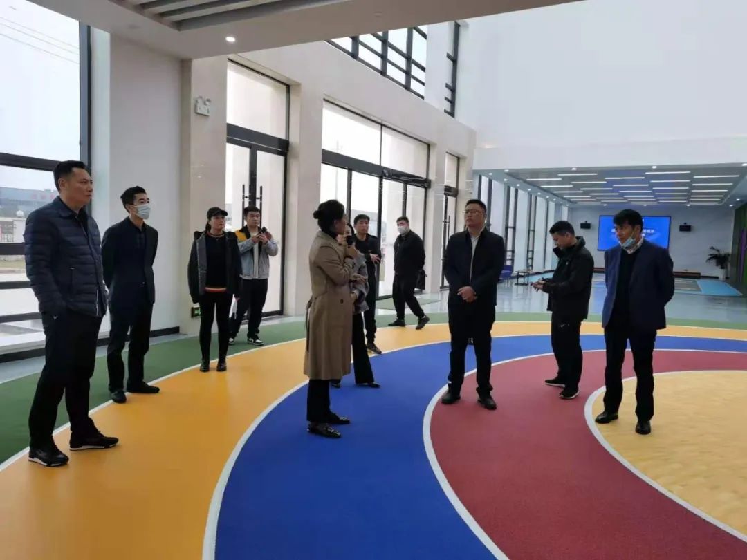 湖北體育產(chǎn)業(yè)集團(tuán)董事長(zhǎng)易三平一行蒞臨格林斯柏考察工作